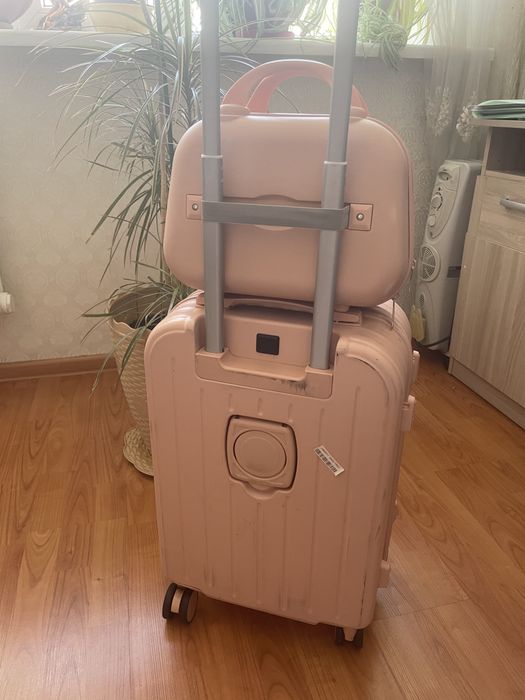 Чемодан + бьюти-кейс (комплект)