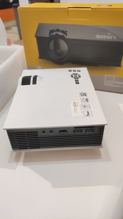 Мини Проектор UNIC UC68  Multimedia Home Theatre LED HD 1800 lumens