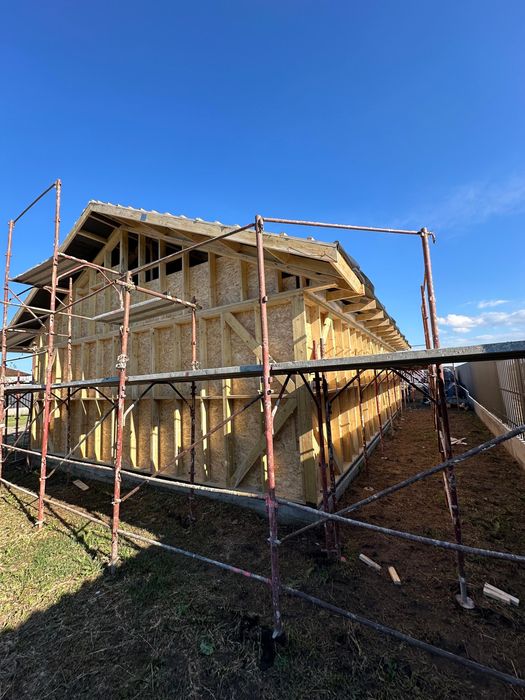 Inchiriez schela metalica