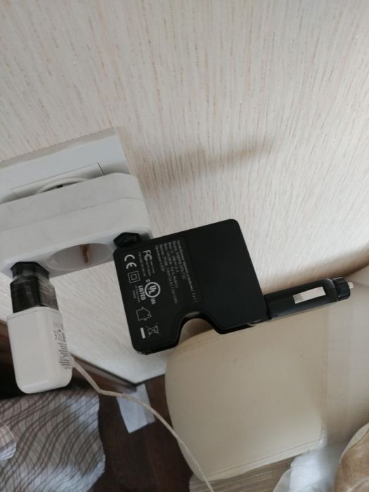 Продам авто зарядку(2в1)