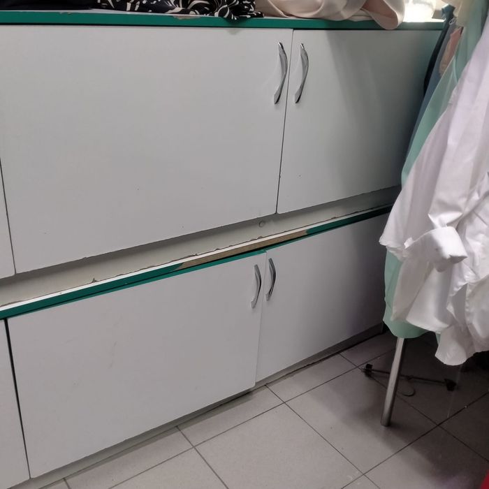 Продам столы кровать и моннкены