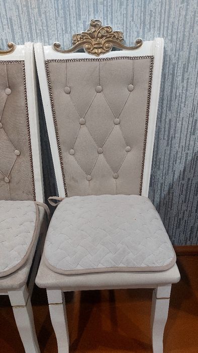 Продам стулья 8 штук