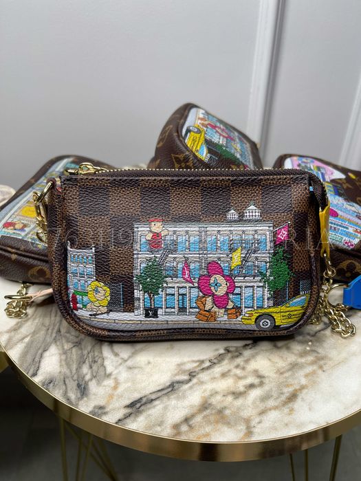 Geanta Min Louis Vuitton - Pochette Accesoires cu Imprimeuri