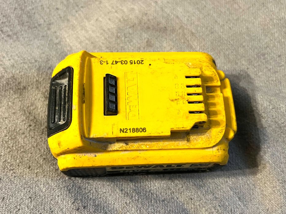 Baterie DeWalt DCB182 XR 18V 4Ah Li Ion defecta nu se incarca