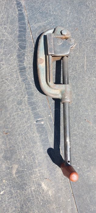 Продам труборез ручной.