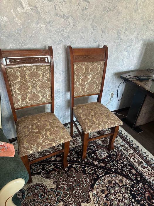 Меҳмонхона стол-стуллари,парталар сотилади