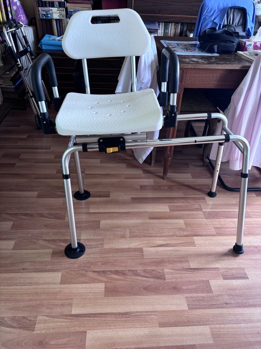 Scaun de transfer pentru cadă cu rotire 360, cu rotire completă și glisare laterală