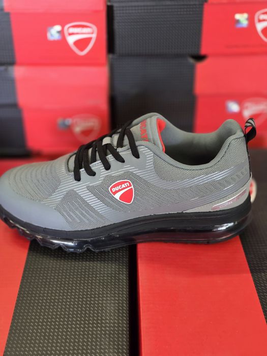 Ducati мъжки маратонки 89лв.