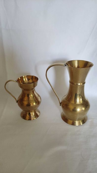 Петорен лот от кани и вази и чаша от масивен месинг