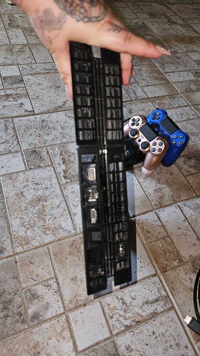 Playstation 4, Playstation 4, 2 нови джойстика, 6 игри, зарядна станция