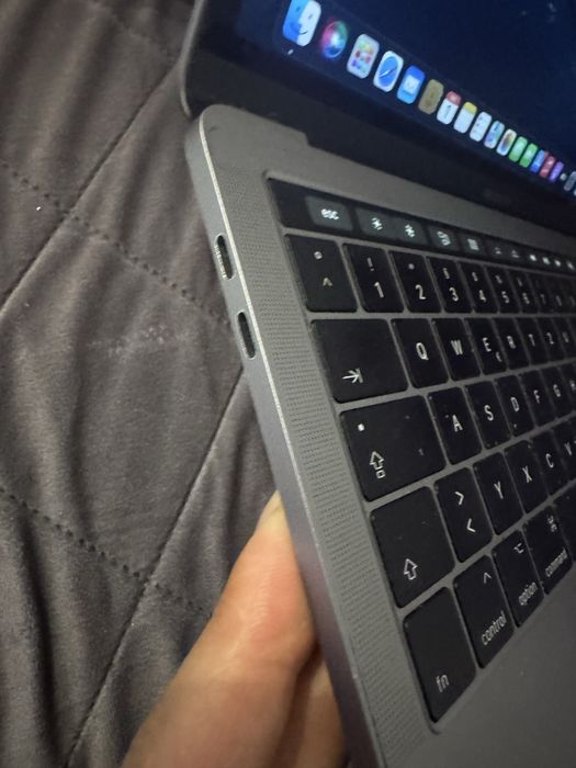 Macbook pro 2018 cu taste defecte