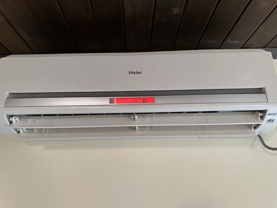 Продавам 2 броя климатици Haier Inverter