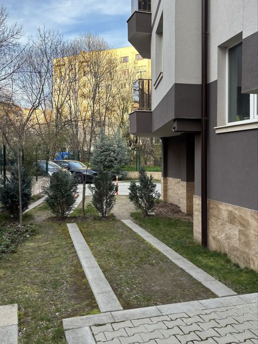 Паркомясто под наем - пазара Слатина