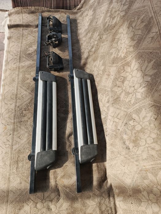 Продам на релинги  крепление для лыж.