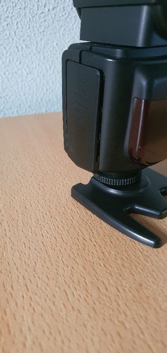 Vând blitz compatibil cu Nikon