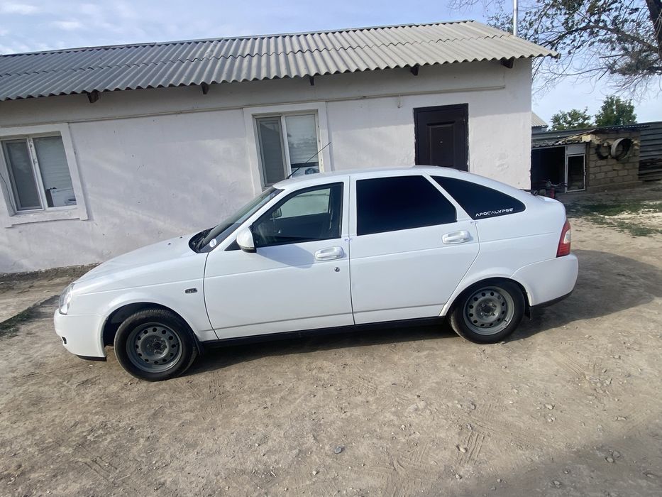 приора машина хэчбек