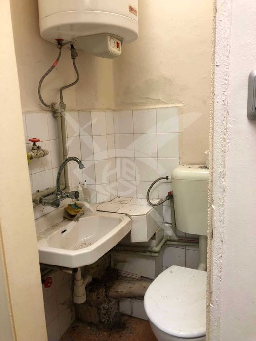 Дава се под наем Магазин в Варна, Гръцка махала - 25 кв.м за 250 € - Снимка #2