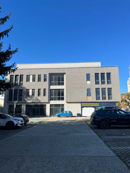 Търговски помещения, партер с вход откъм булевард