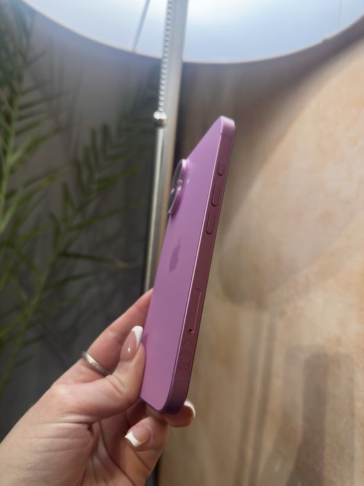 iPhone 16 pink , ползван 1 месец