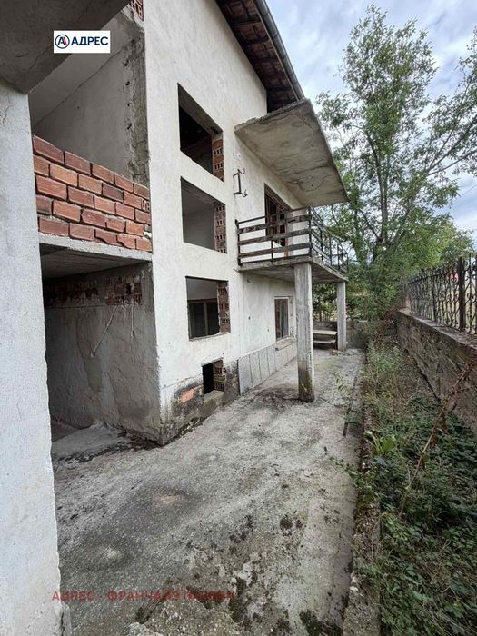 Къща в Ловеч, област-с.Хлевене площ 434 цена 60000