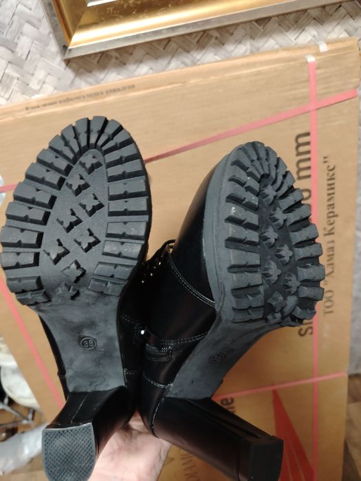 Продам демисезоные ботильоны