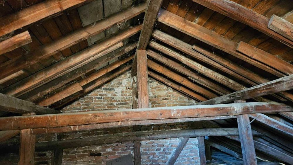 Дървени греди от съществуващ навес 12/12