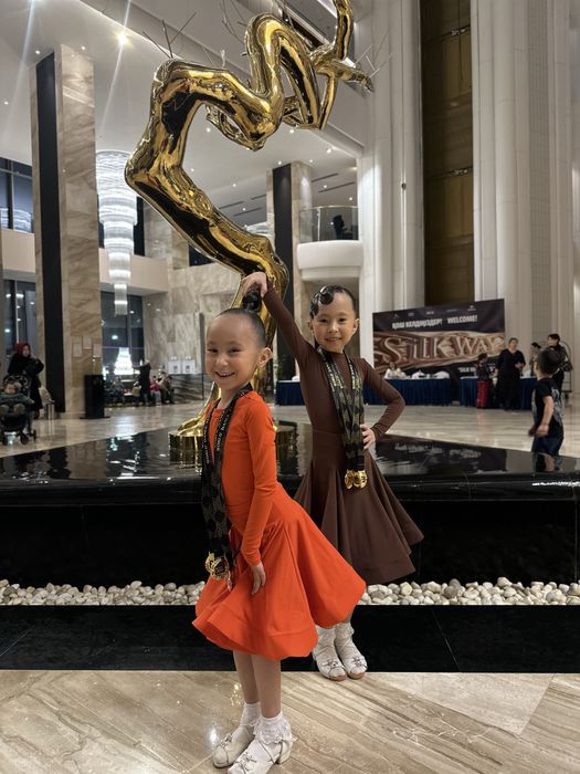 Продам платья бальные