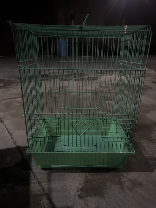 Клетка для попугаев.продам срочно