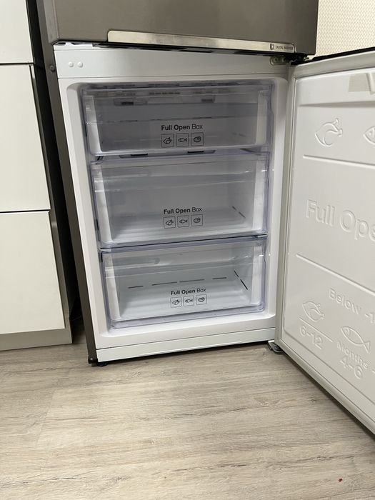 Холодильник Samsung