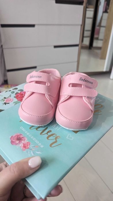 Бебешки обувки 19 и 16 номер Чисто Нови