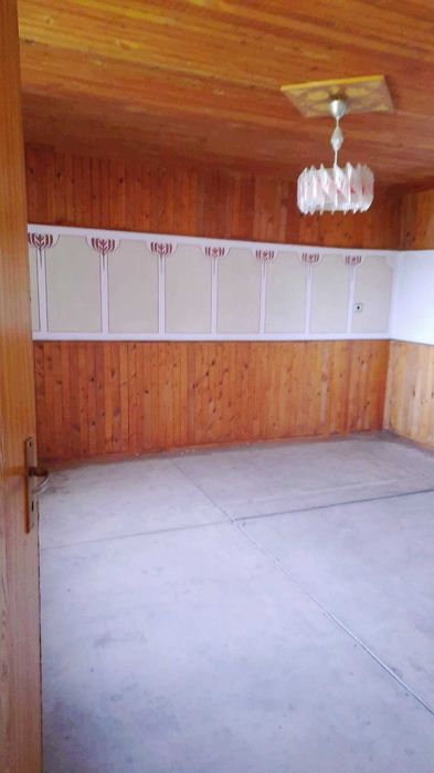 Уютна, триетажна къща от собственик с 4.5 декара двор на 50км от Варна