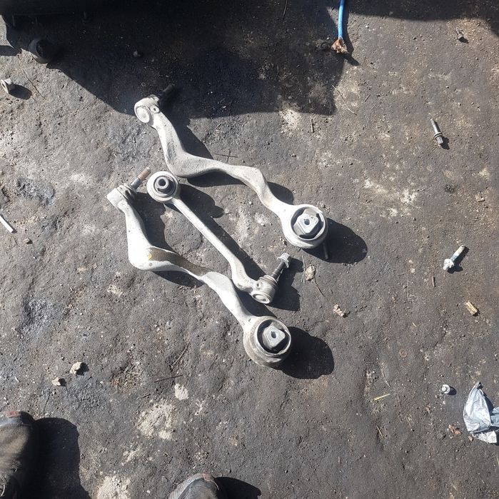 Шенкели главини амортисьори за БМВ е90 2.0д