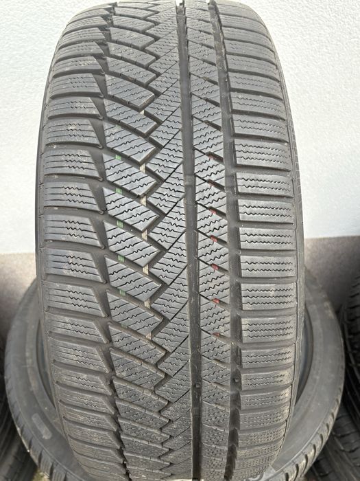 Зимни гуми 235/40/18 Continental