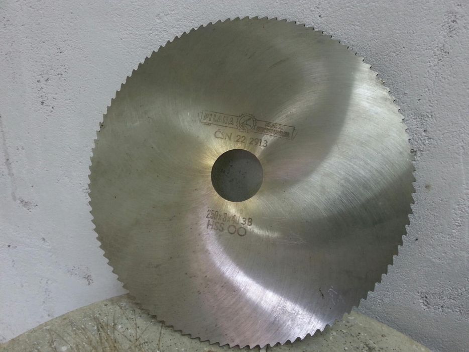 Свредла , камъни за шмиргел, дискове за рязане