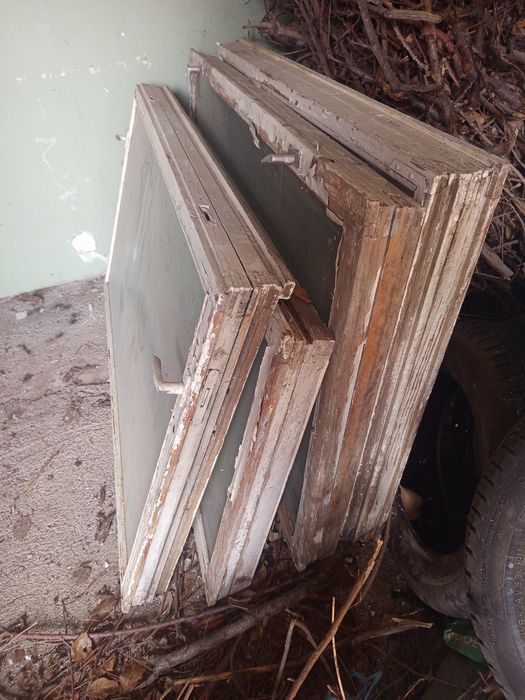 Деревянные рамы со стеклом