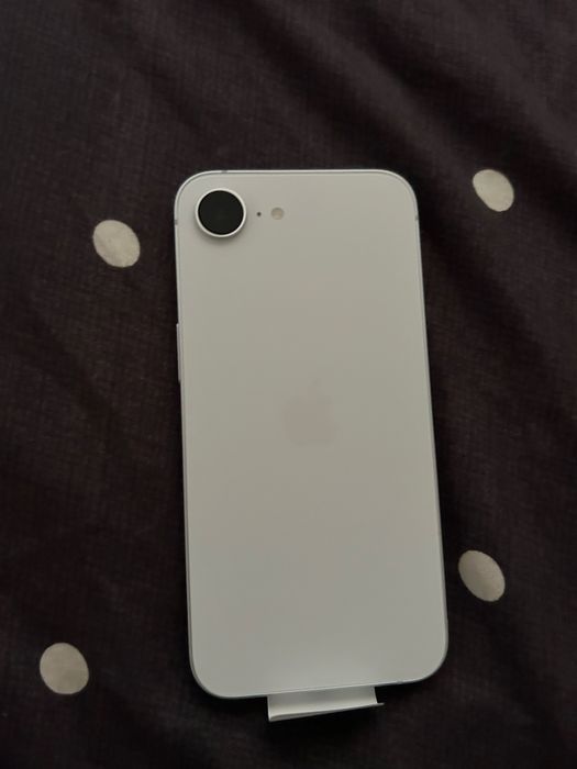Продава се Iphone 16e 128bg Чисто нов