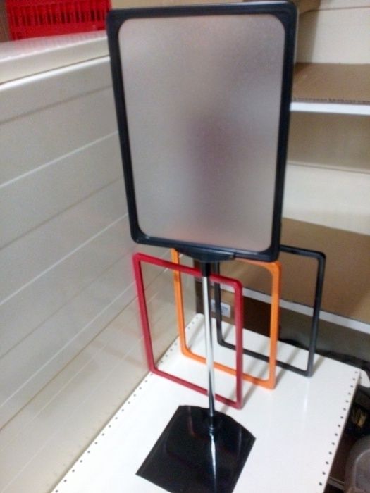 Инфо табела А4 с телескопично рамо