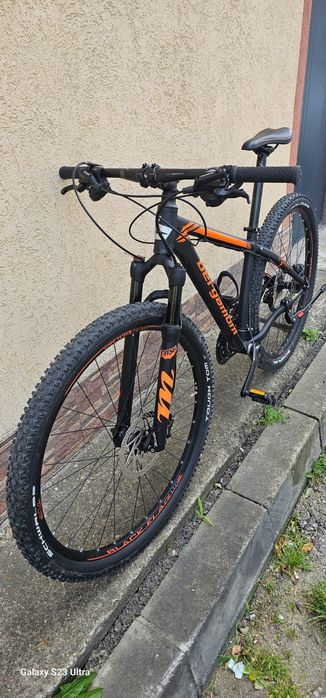 Vand bicicleta in stare aproape noua