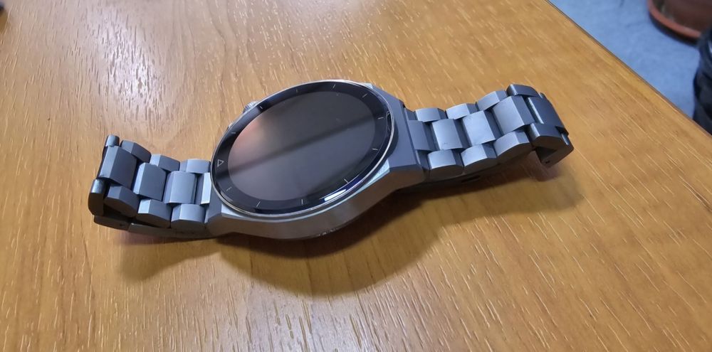 Часовник Huawei GT 3 Pro