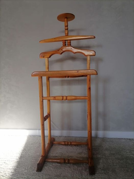 Наполная вешалка