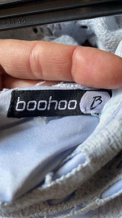 Дантелена рокля 36-С, но според мен е  М размер