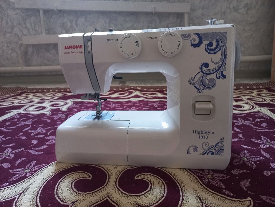 Швейная машина Janome