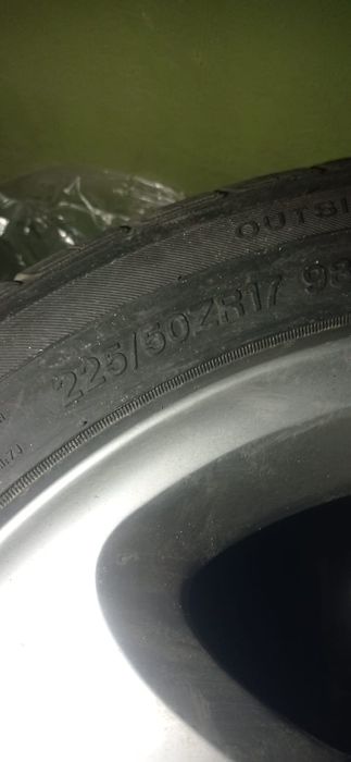 Продам шины в отличном состояний