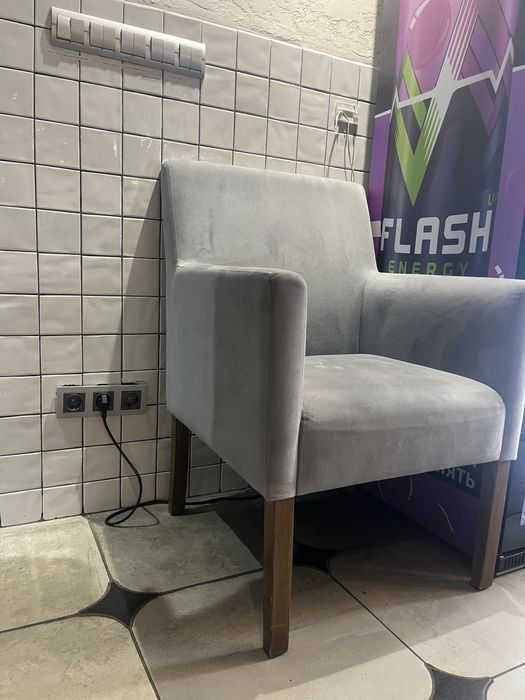 Кресло серое б/у хорошое по 20000 тг каждый