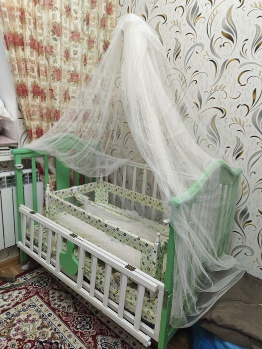 Продам детскую кроватку 2 в 1