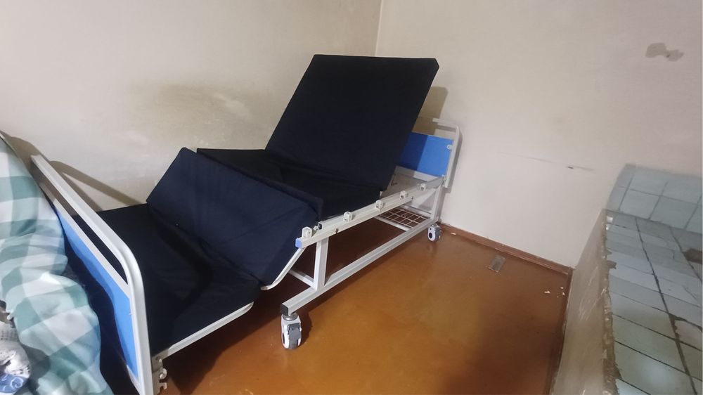 Кровать для лежачих больных б/у