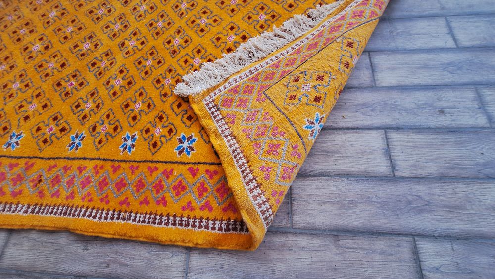 Продам ковёр ручной работы.