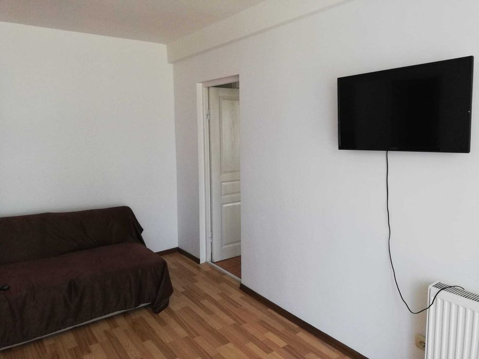 Inchiriez apartament cu 2 camere situat in zona centrala a orasului
