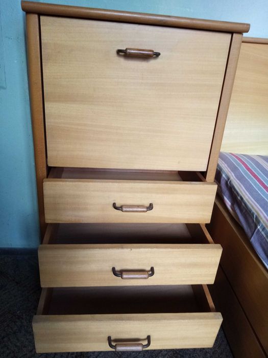 Спален комплект мебели-спалня, 2нощни шкафчета, тоалетка, гордероб.