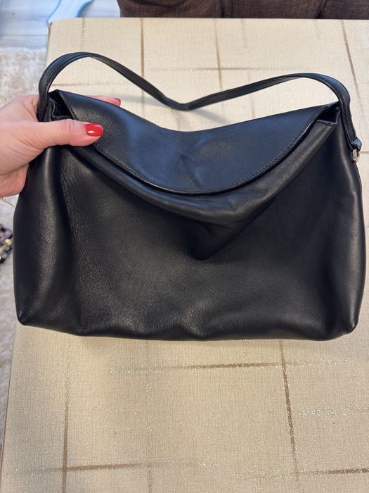 Дамска чанта със среден размер